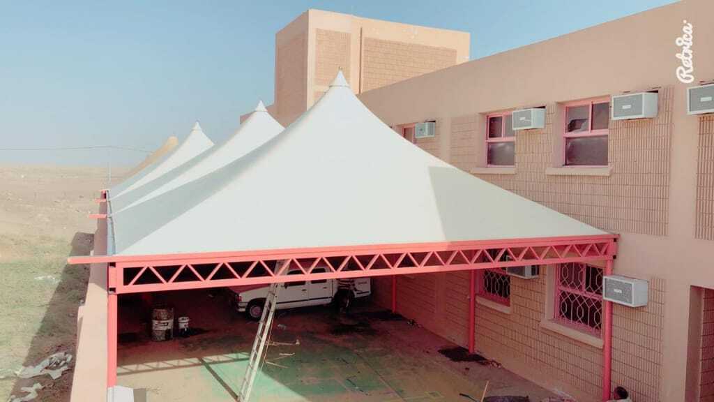 مظلات هرمية في المدينة المنورة وينبع 