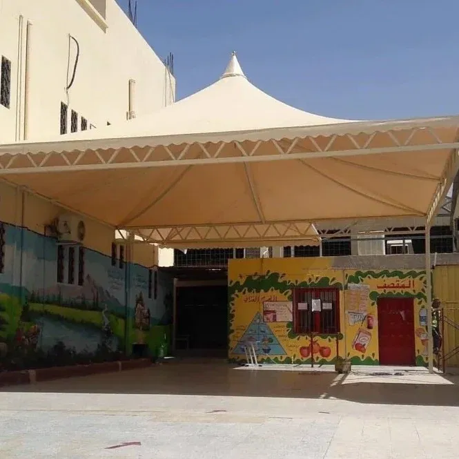 مظلات هرمية في المدينة المنورة وينبع 