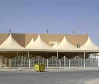 مظلات هرمية في المدينة المنورة وينبع 