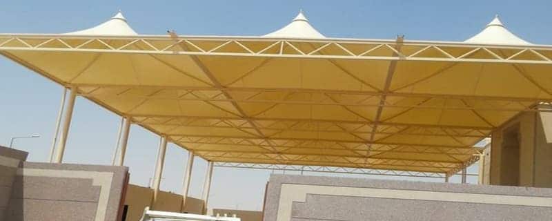 مظلات هرمية في المدينة المنورة وينبع 