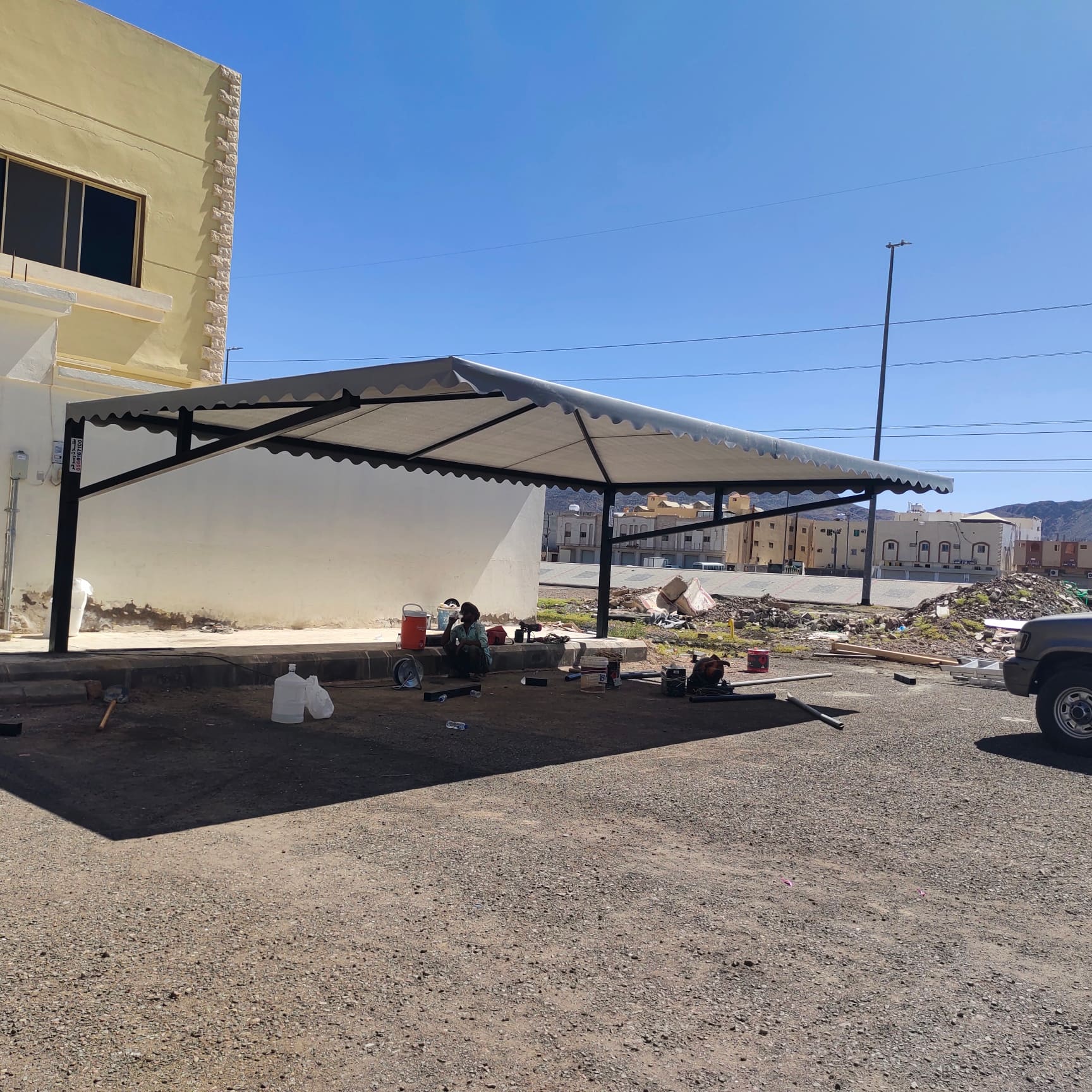 مظلات مقوسة في المدينة المنورة وينبع 