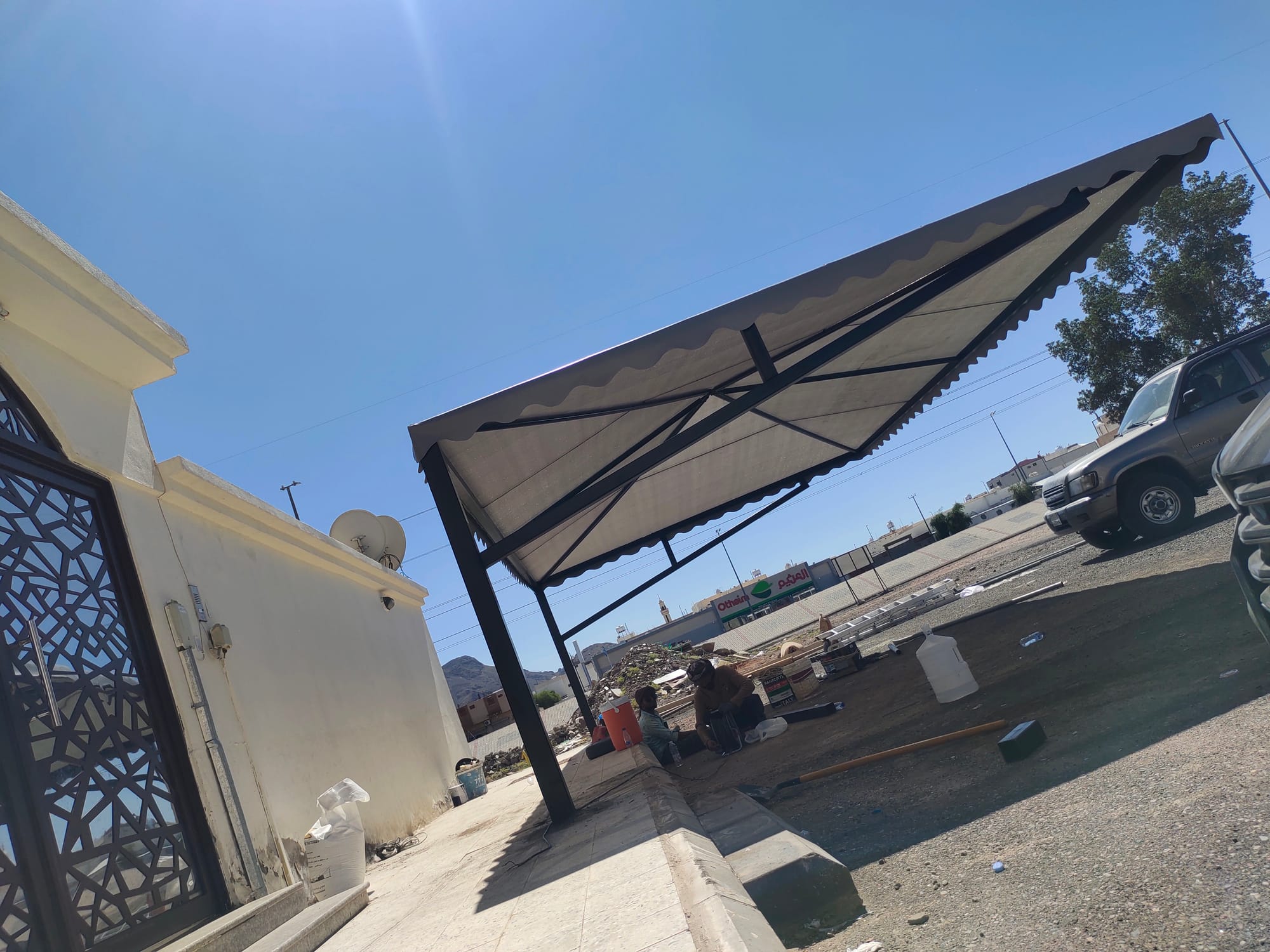 مظلات مقوسة في المدينة المنورة وينبع 