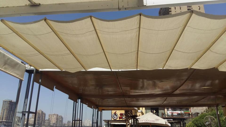 مظلات مطاعم ومقاهي وكافيهات في المدينة