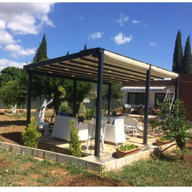 مظلات مطاعم ومقاهي وكافيهات في المدينة