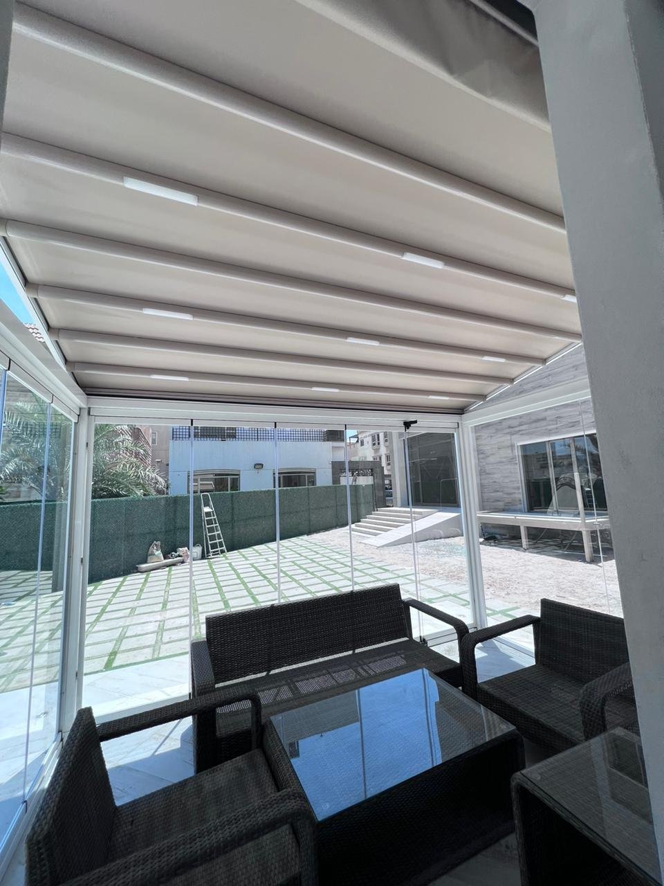 مظلات مطاعم ومقاهي وكافيهات في المدينة