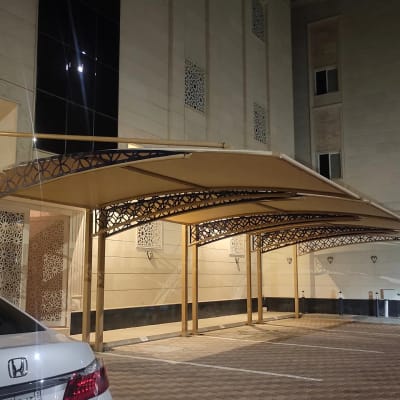 مظلات سيارات باشكال مختلفه في المدينة المنورة