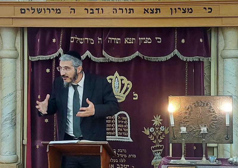השתתפות בעלות של שיעור בישיבת בין הזמנים