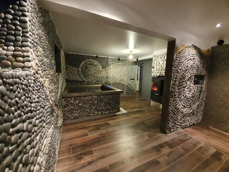 Önundarholt - Ground floor with SPA and shared arcade