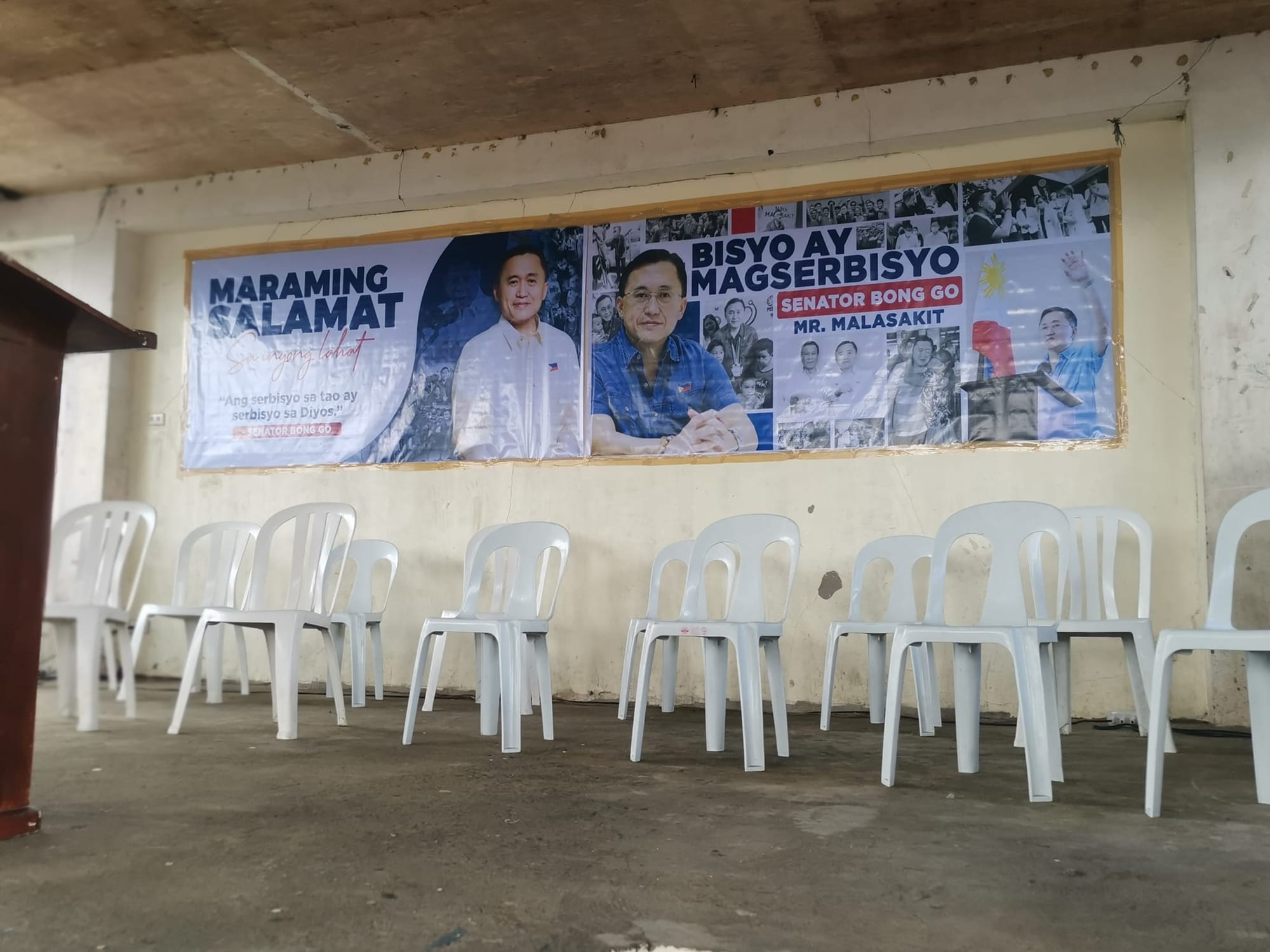 IN PHOTOS | Nagakalangkag na sa karon ang pumuluyo sang Barangay Adlawan, Liong kag Loctugan sa pagbisita ni Senator Christopher Bong Go nga magahatag sang bulig sa mga naapektuhan sang bagyo Agaton subong nga tuig.