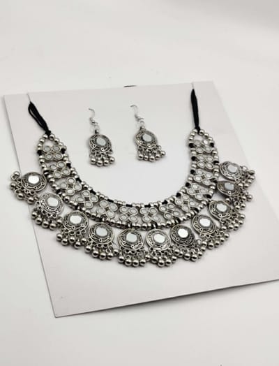 Stylish Mirror Necklace will Help You Dazzle Just Like a Mirror!
