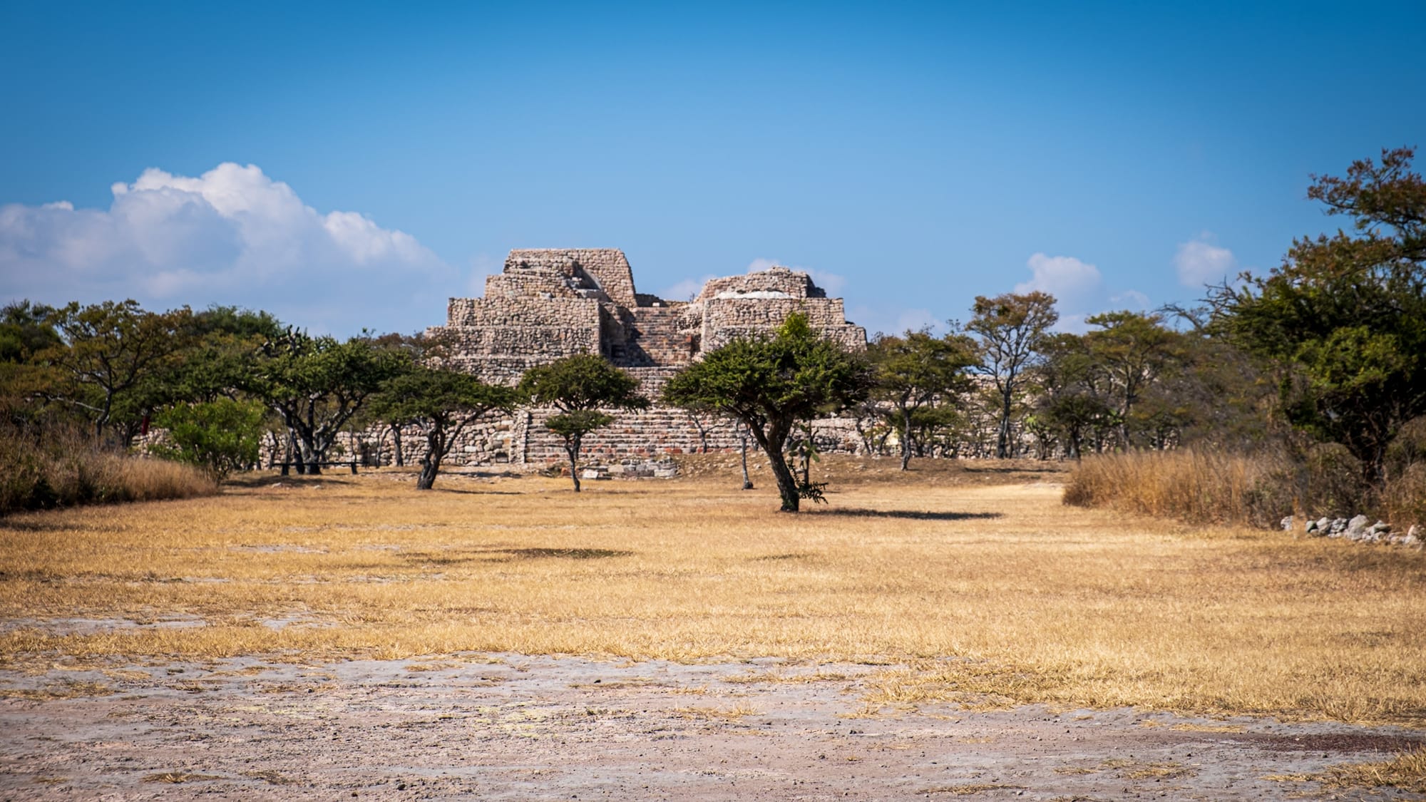 Pyramide à degrés méso-américaine 