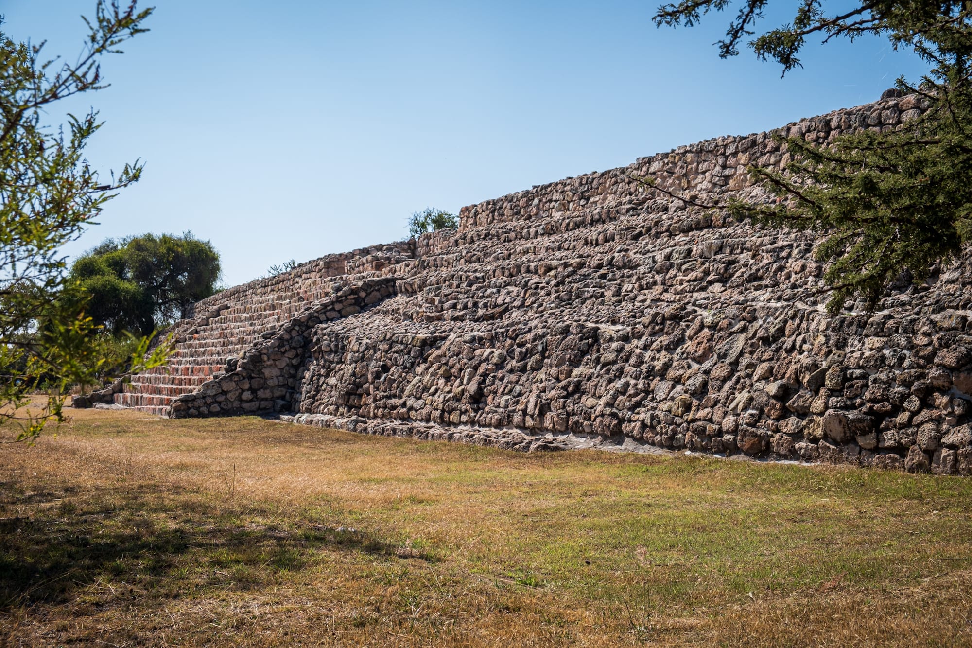 Pyramide à degrés méso-américaine 
