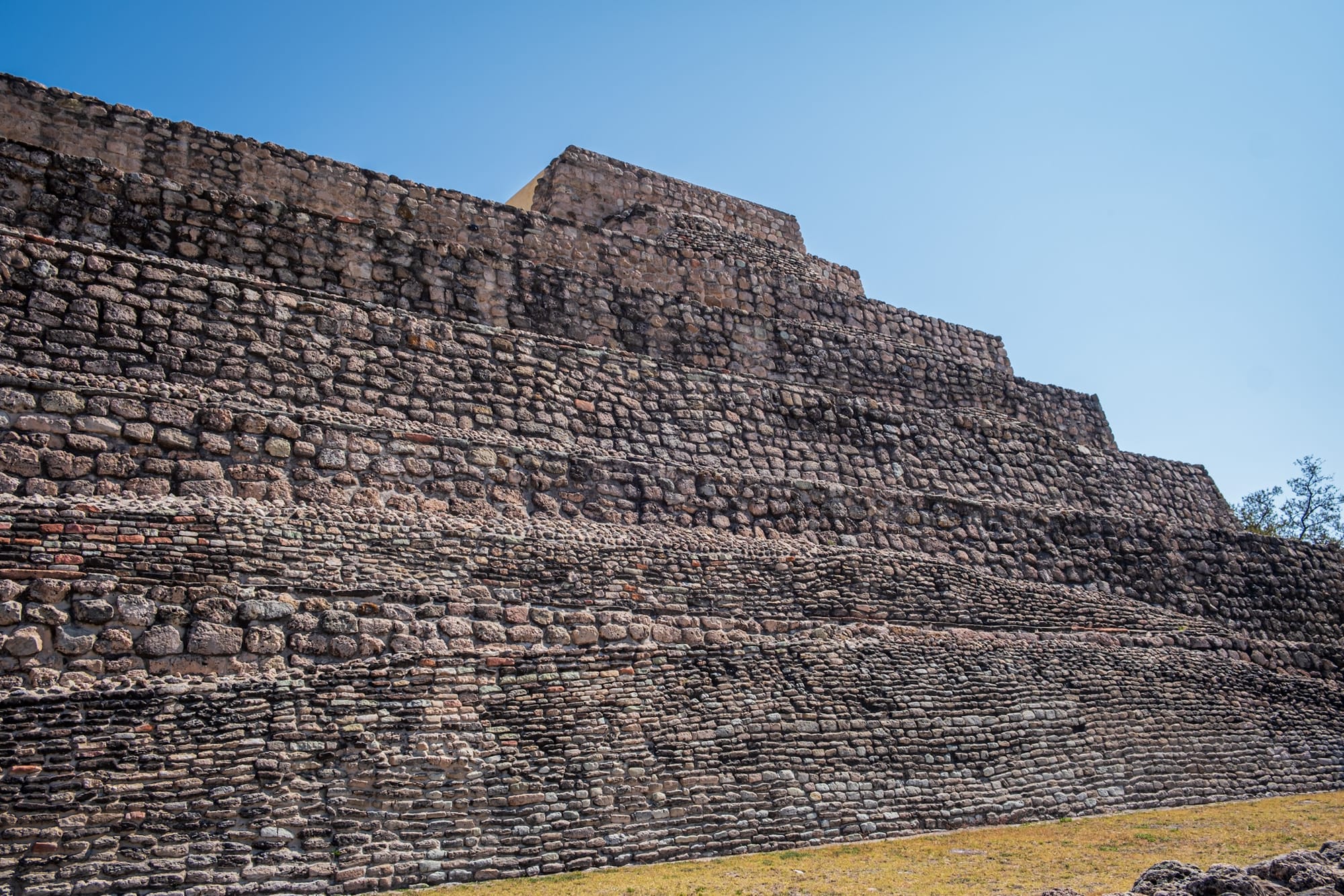Pyramide à degrés méso-américaine 