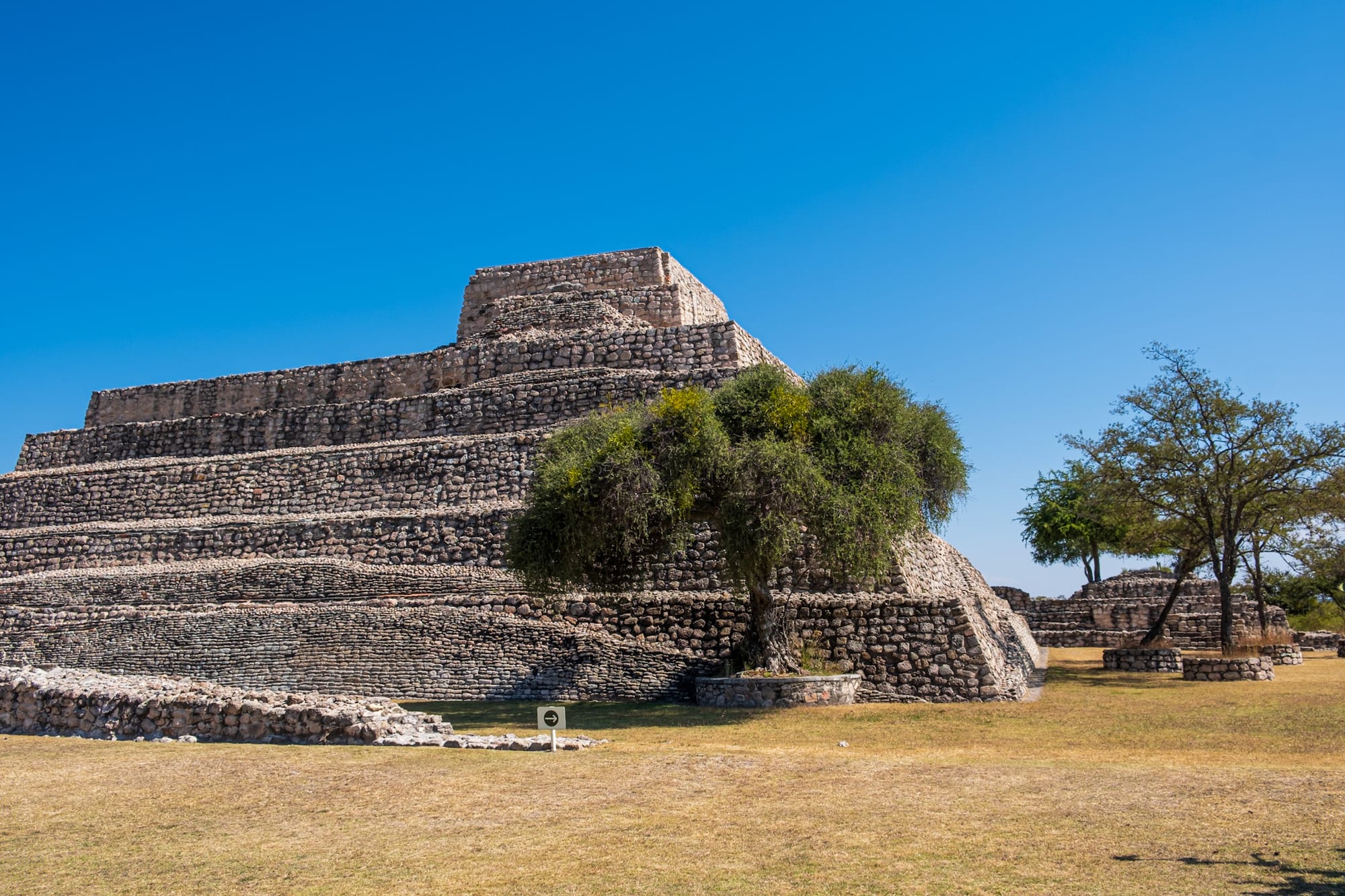 Pyramide à degrés méso-américaine 