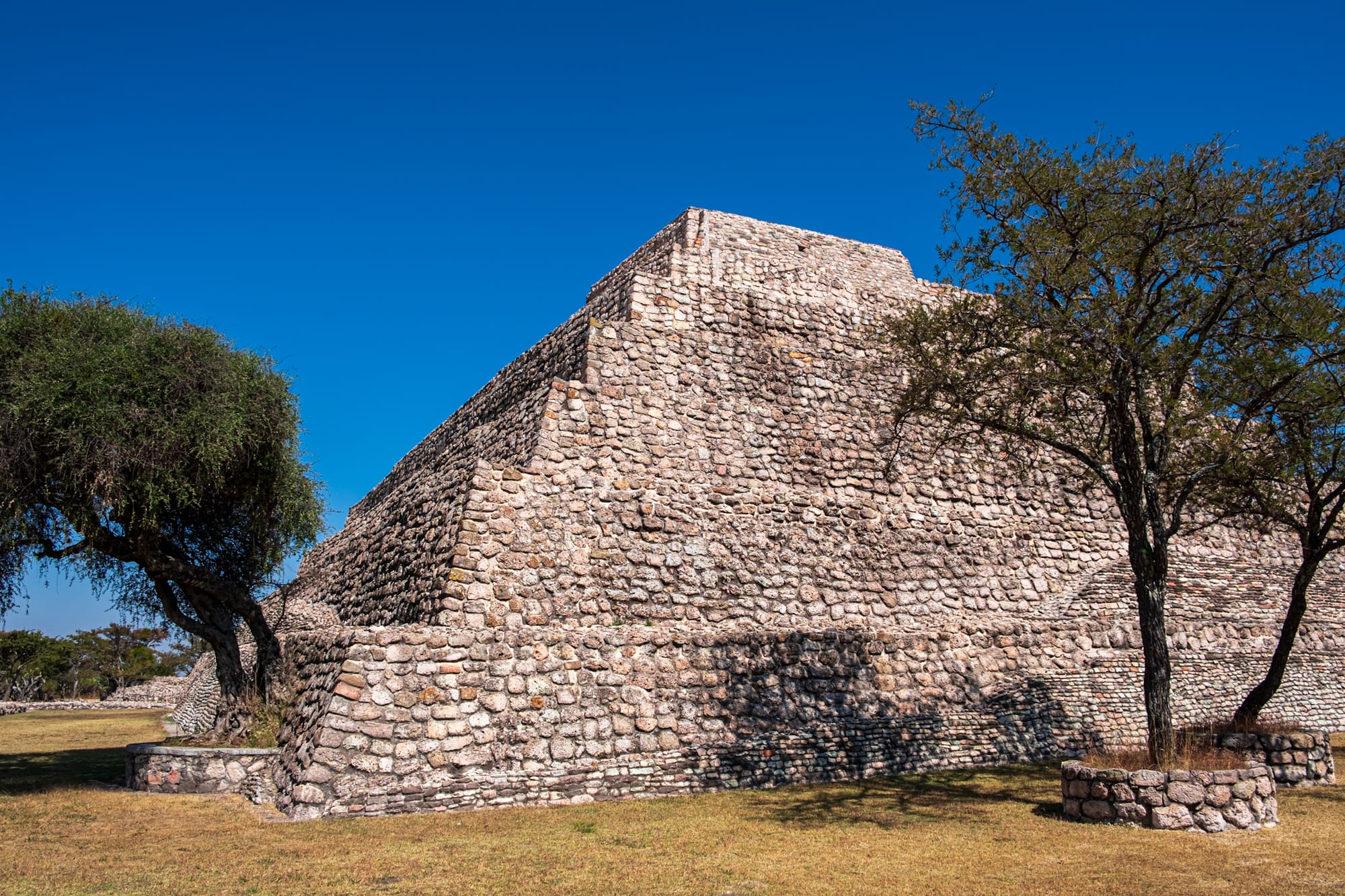 Pyramide à degrés méso-américaine 
