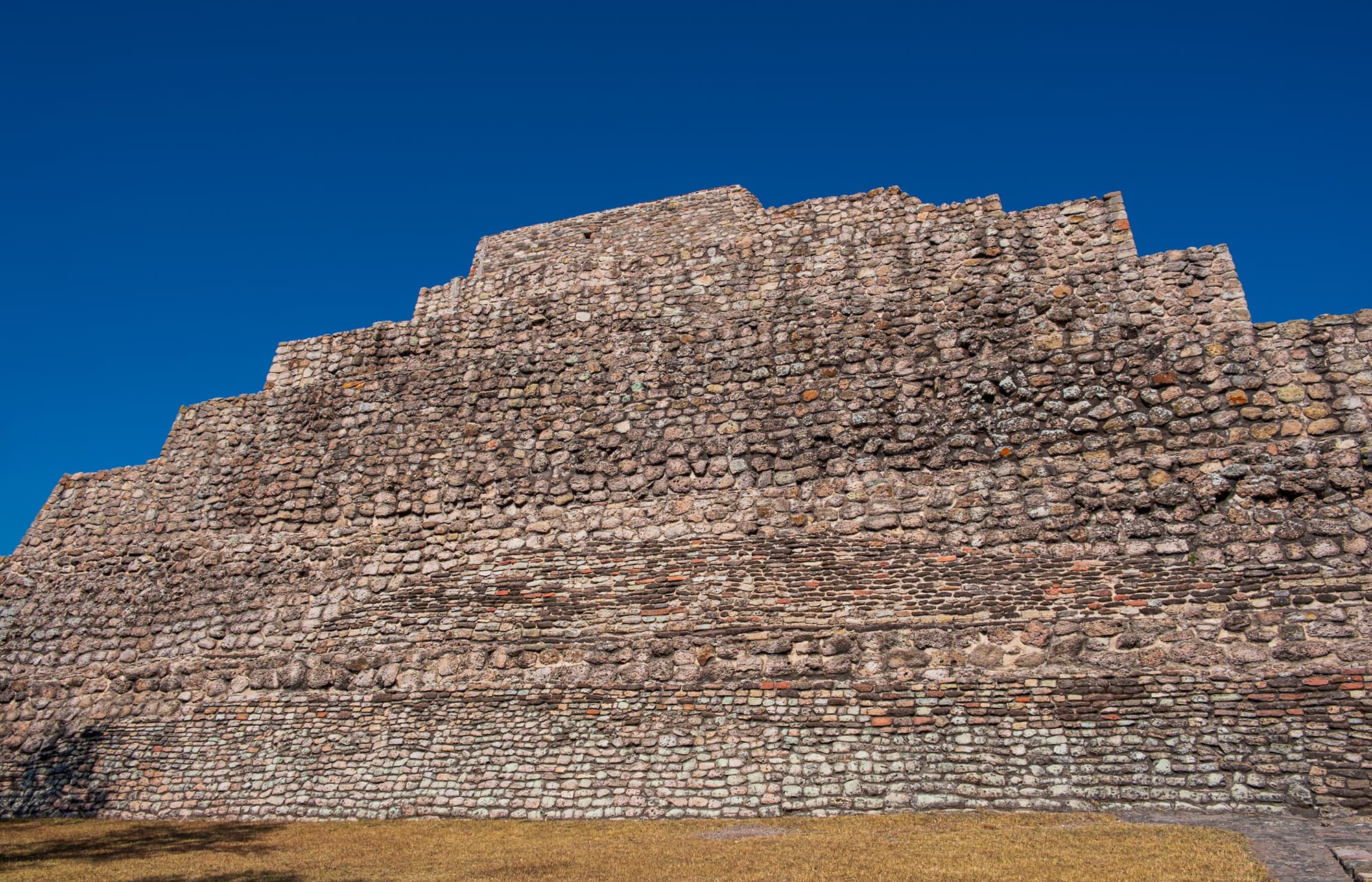Pyramide à degrés méso-américaine 