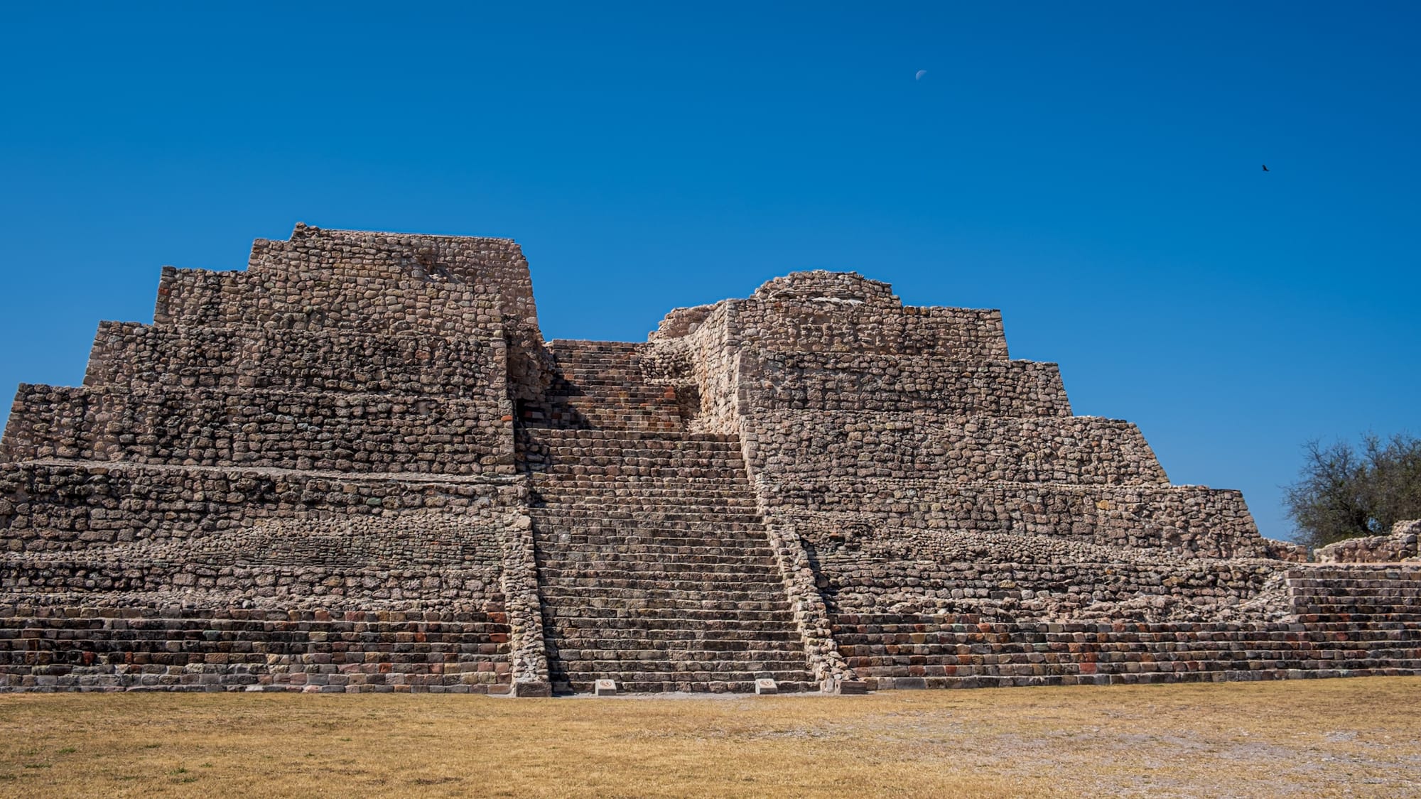 Pyramide à degrés méso-américaine 