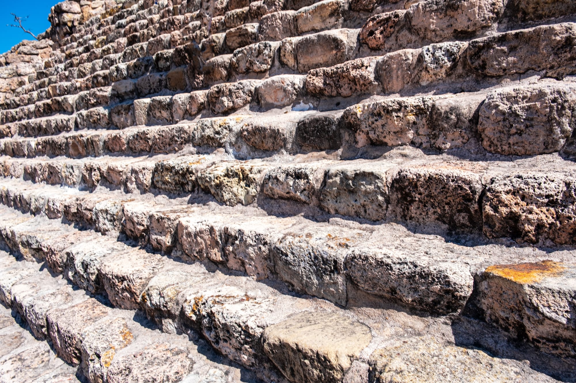Pyramide à degrés méso-américaine 