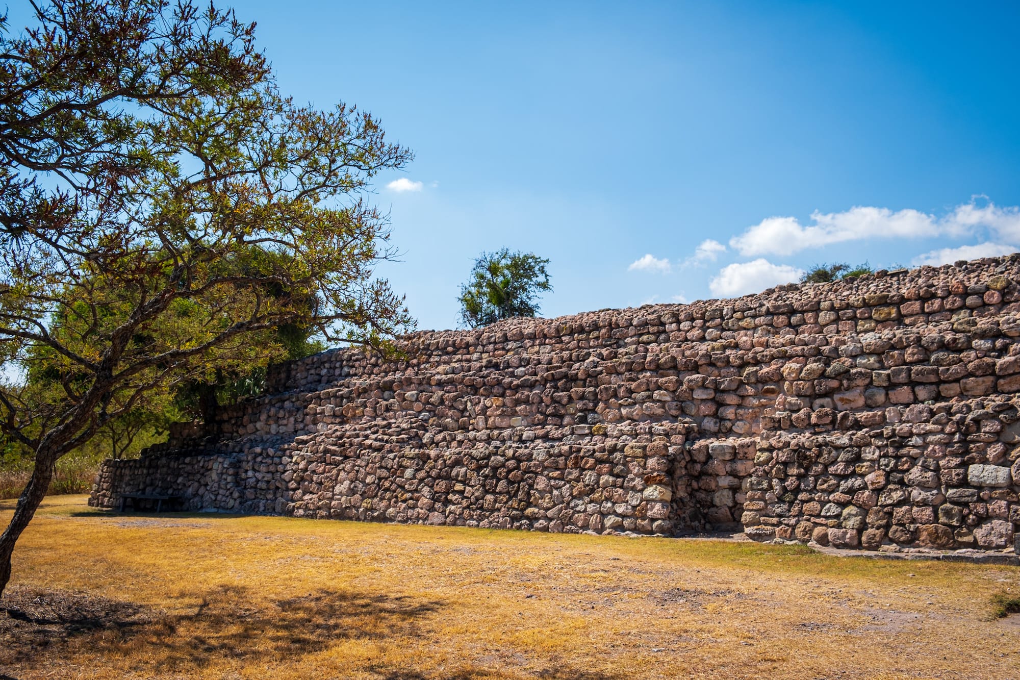 Pyramide à degrés méso-américaine 