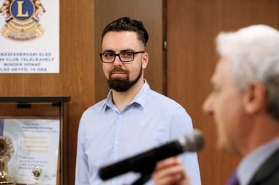 Az élet körforgása, több színben is – Megnyílt Kővári Rudolf kiállítása