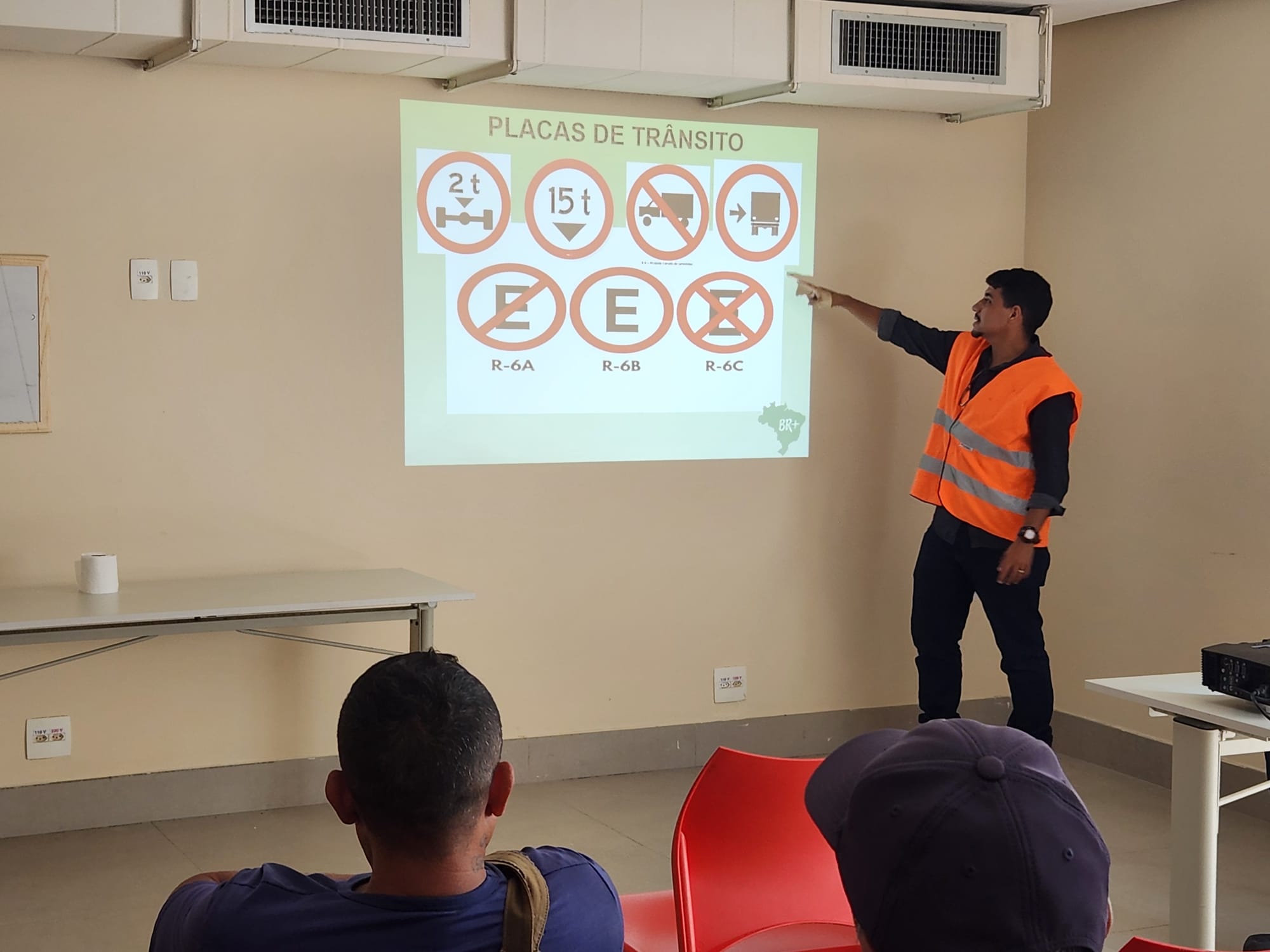 Direção Defensiva para Profissionais da Estrada