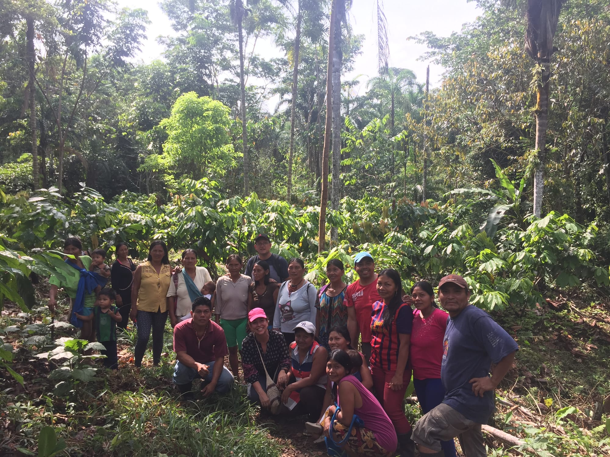 DÍA DE CAMPO CON LA ASOCIACIÓN DE MUJERES WAORANI