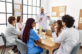¿Qué necesitamos los profesionales de salud en formación para convertirnos en líderes para mejorar la consejería entre pares ?