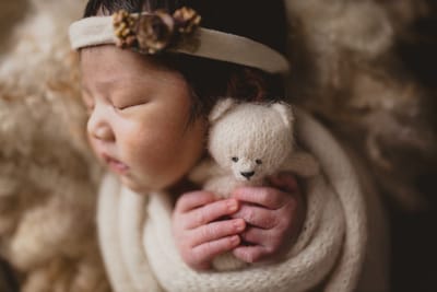 Use the best newborn photography Calgary for your infant pictures
