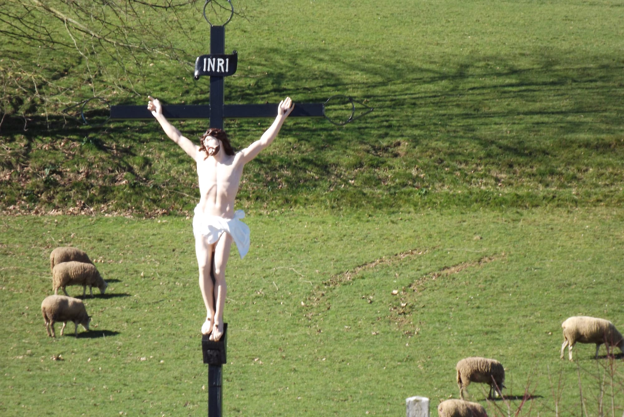 Het religieuze symbool is net zo belangrijk als de religie; interpretaties zijn niet alleen iconen