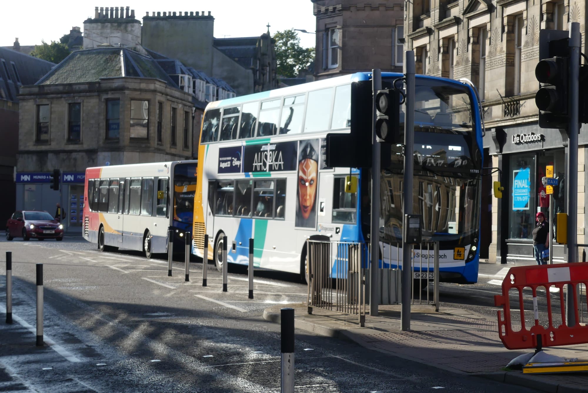 Pourquoi le bus à étage est majoritaire en Grande bretagne et carrément inexistant en France ?