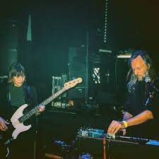 Delacave + Traurig Lustig