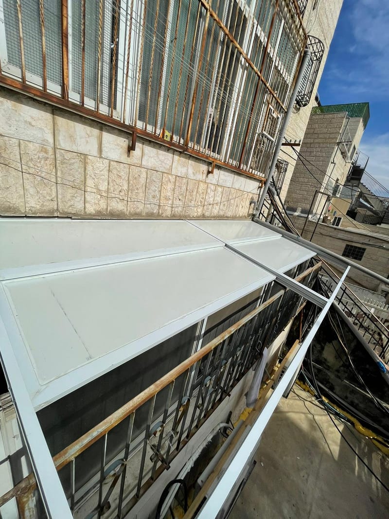 גגות הזזה מאלומיניום בשילוב פנל מבודד