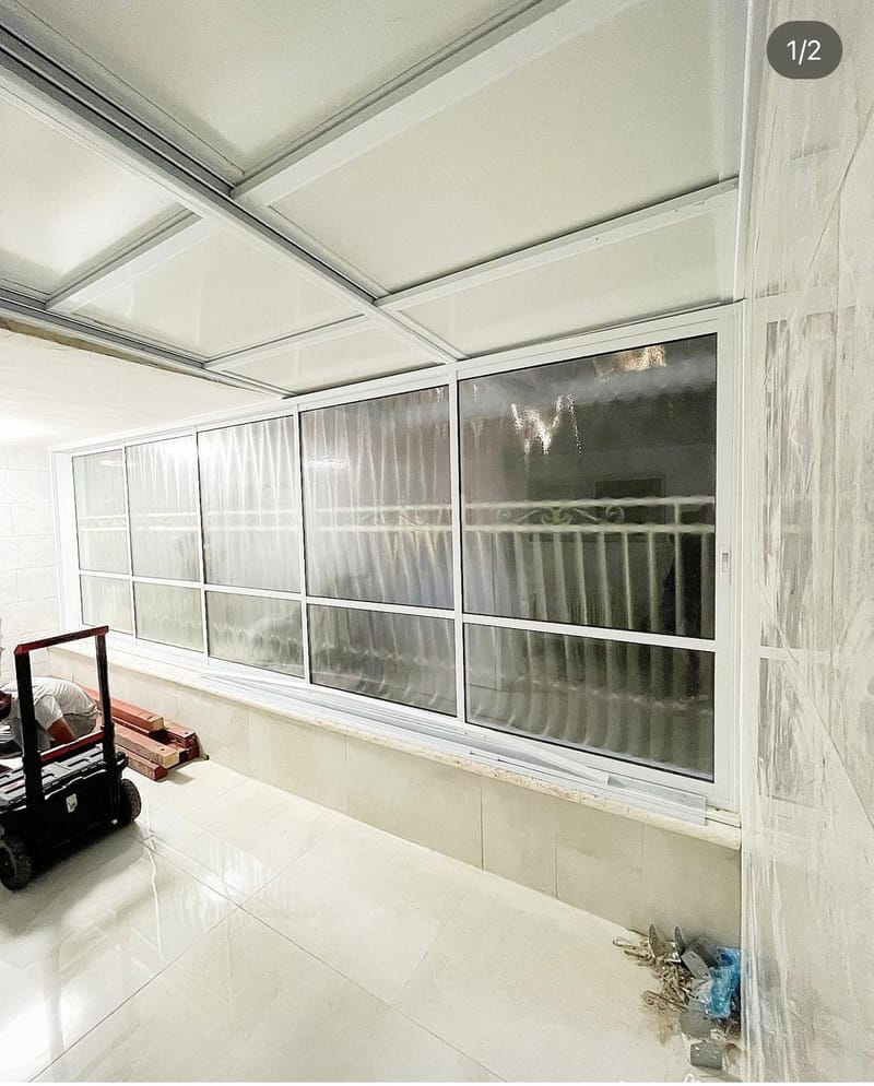 גגות הזזה מאלומיניום בשילוב פנל מבודד