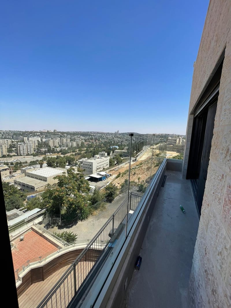 המעקות שלנו 