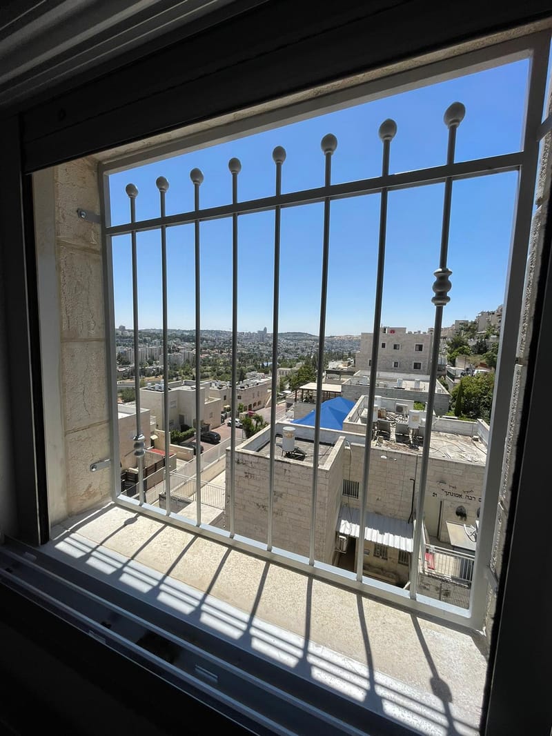 סורגים ישרים / בטן לחלונות 