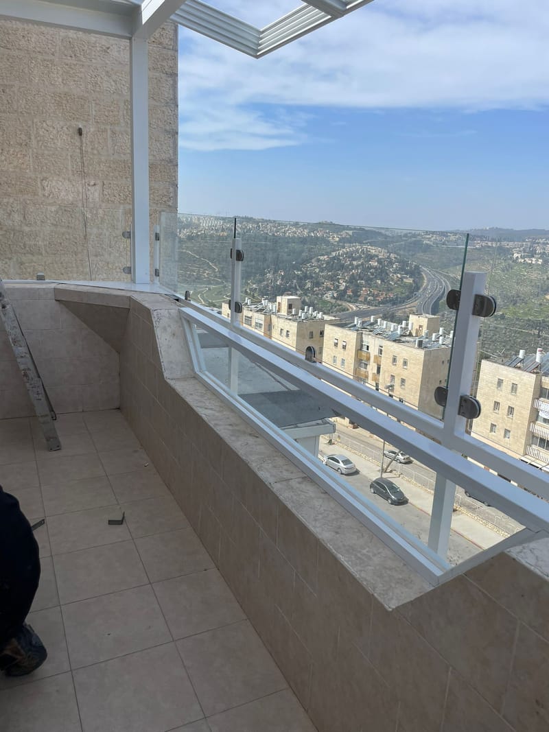 המעקות שלנו 