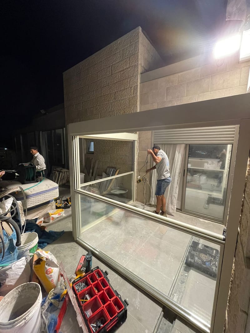 המעקות שלנו 