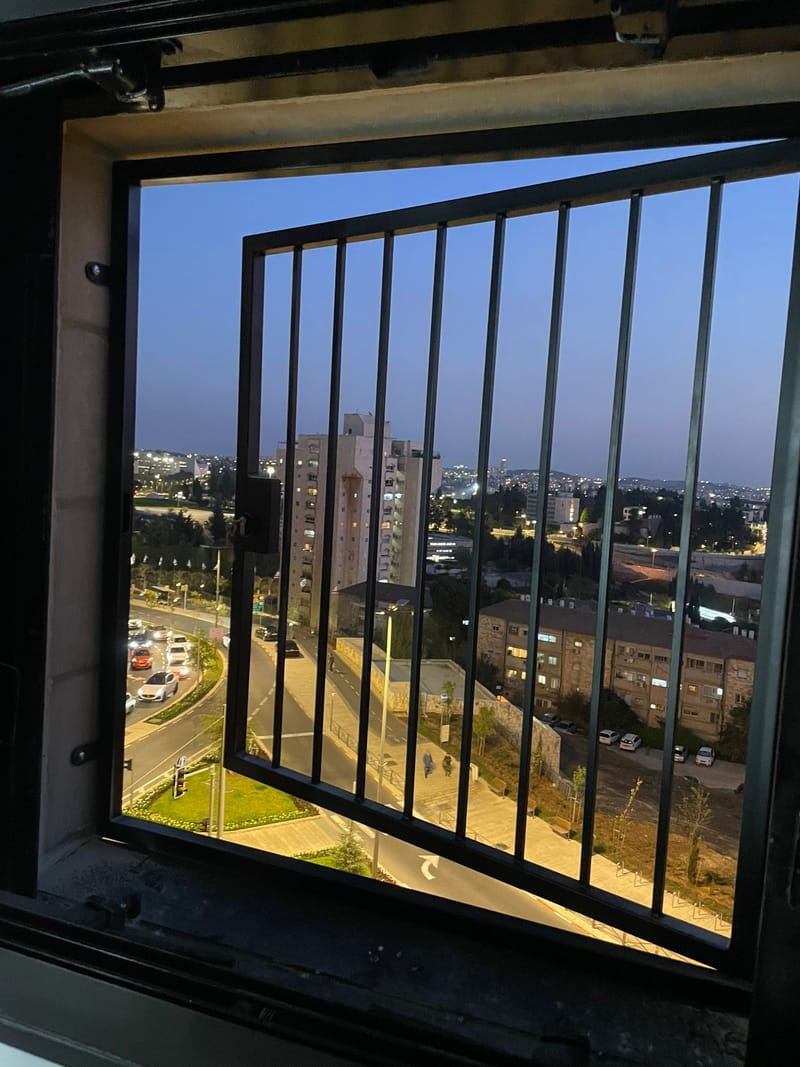 סורגים ישרים / בטן לחלונות 