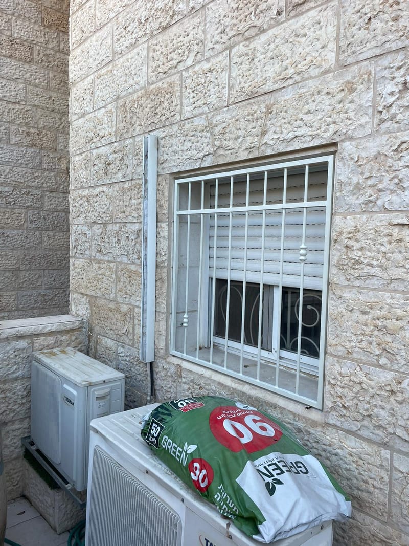 סורגים ישרים / בטן לחלונות 