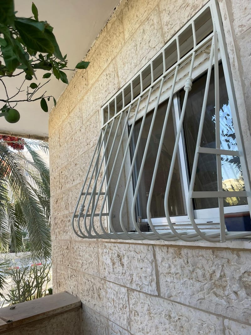 סורגים ישרים / בטן לחלונות 