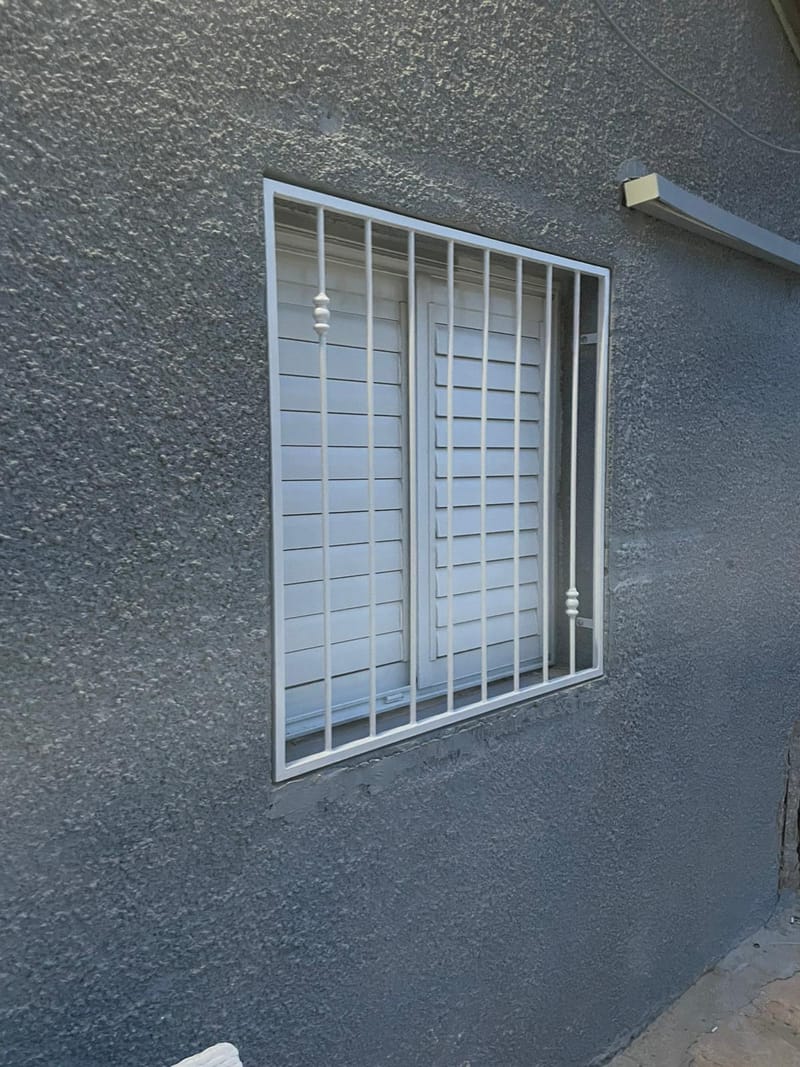 סורגים ישרים / בטן לחלונות 