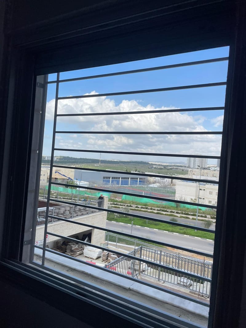 סורגים ישרים / בטן לחלונות 