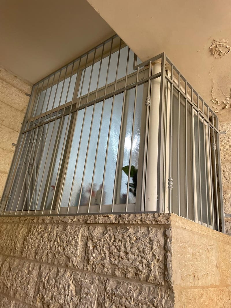 סורגים ישרים / בטן לחלונות 