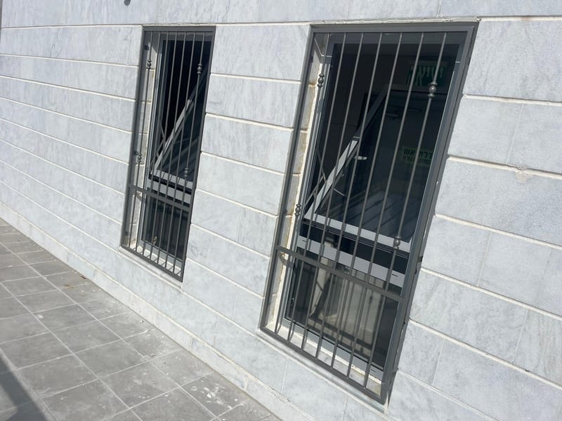 סורגים ישרים / בטן לחלונות 