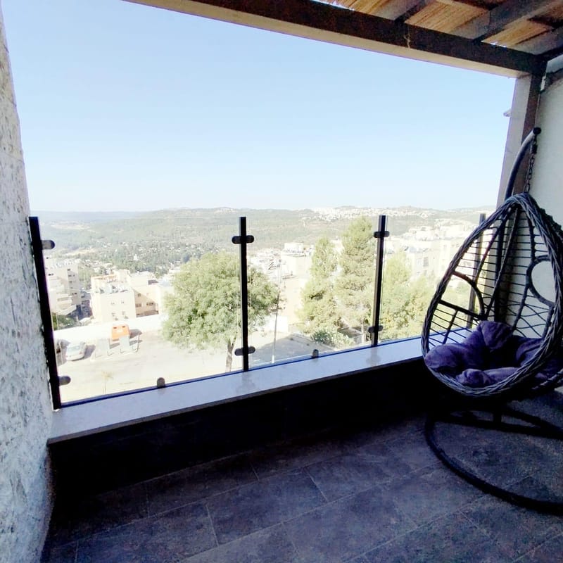 המעקות שלנו 