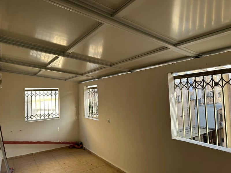 גגות הזזה מאלומיניום בשילוב פנל מבודד