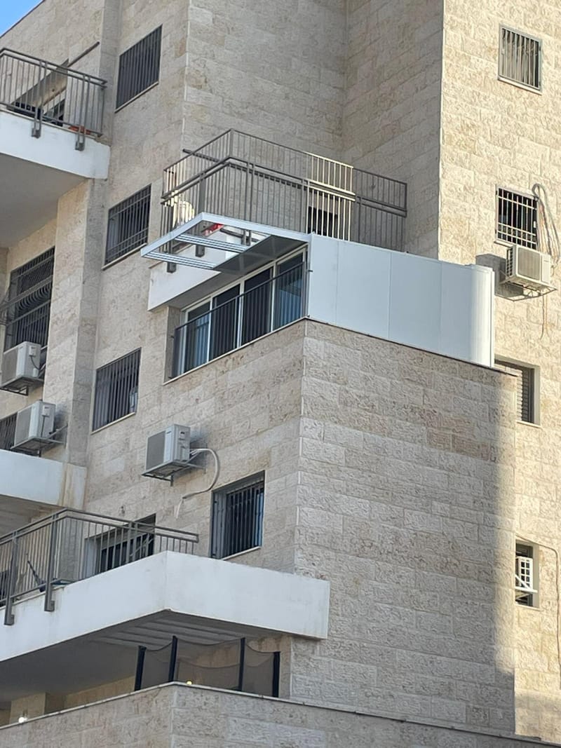 גגות הזזה מאלומיניום בשילוב פנל מבודד