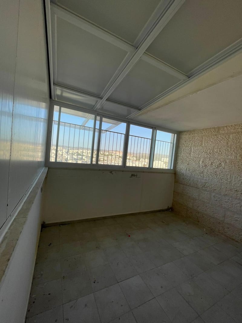 גגות הזזה מאלומיניום בשילוב פנל מבודד