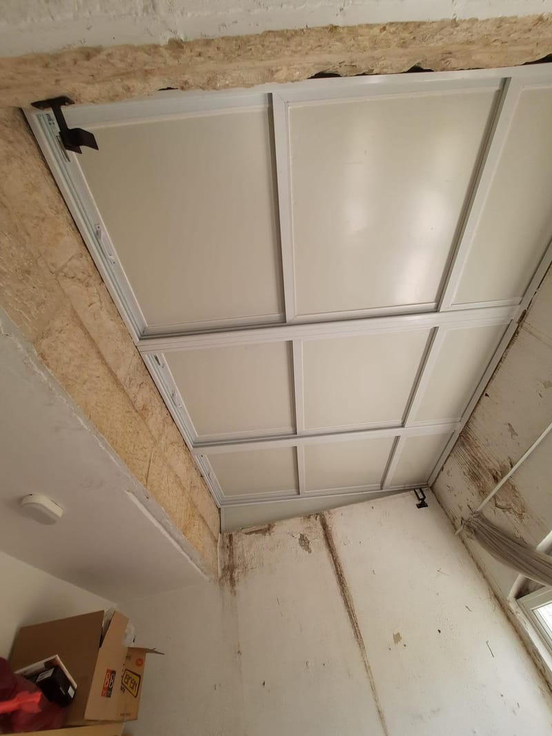 גגות הזזה מאלומיניום בשילוב פנל מבודד