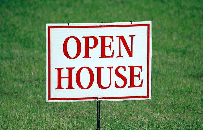 Realtor and buyer/seller service